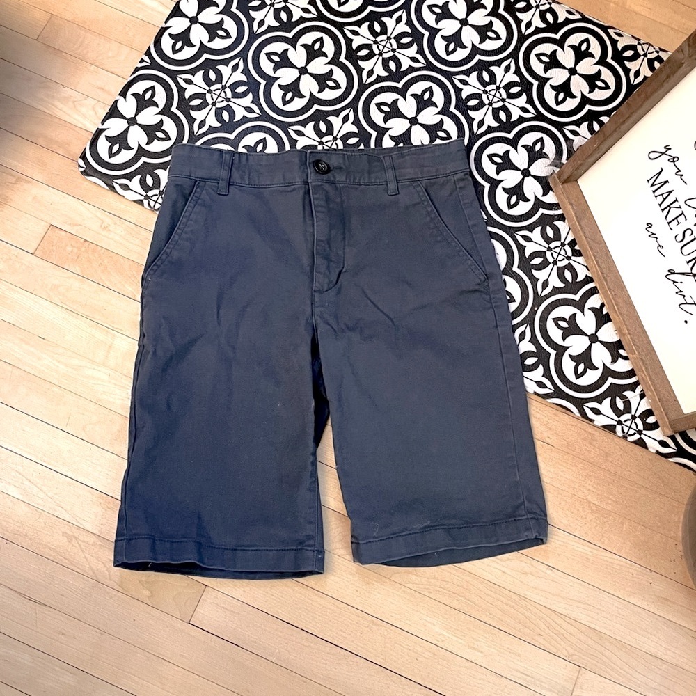 Old Navy Boy Size 10 Khaki Blue short, like new